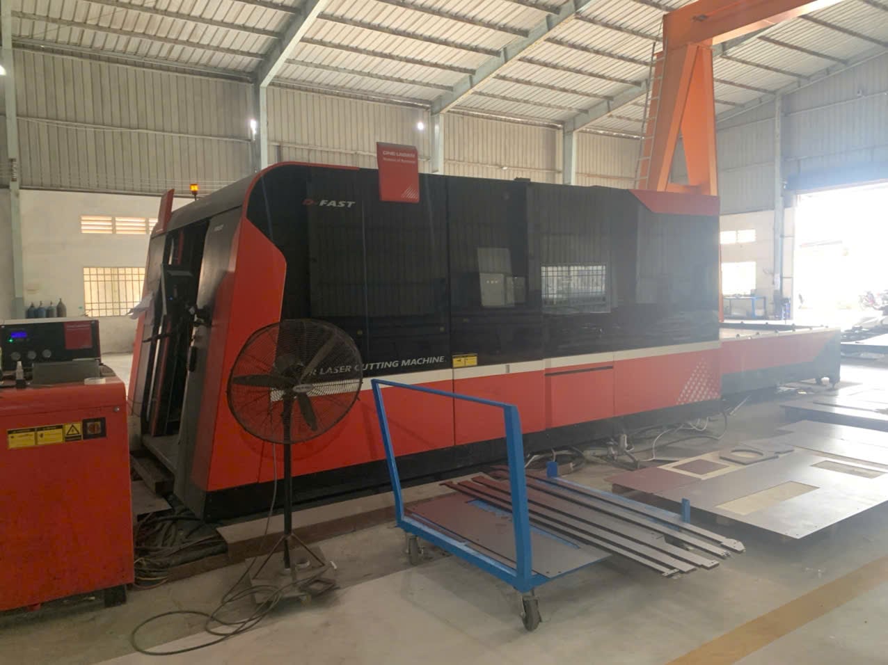 CNC laser cutting machine 2.jpg